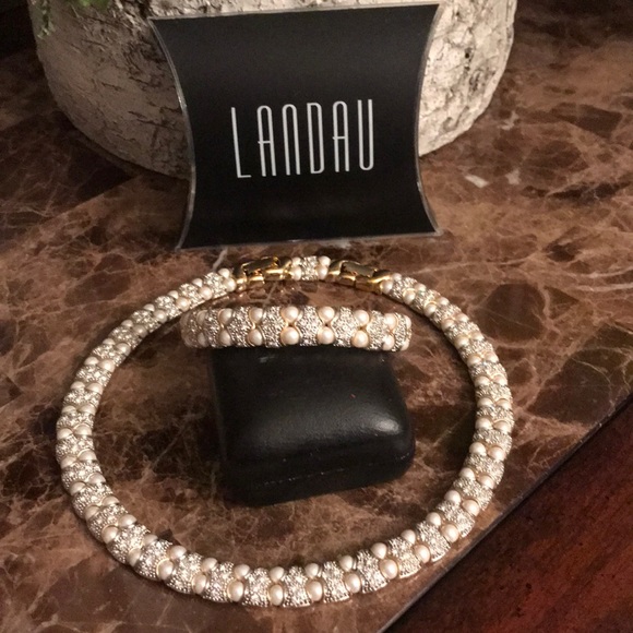 Landau Jewelry - 🌟New! Stunning Landau choker and bracelet set.
